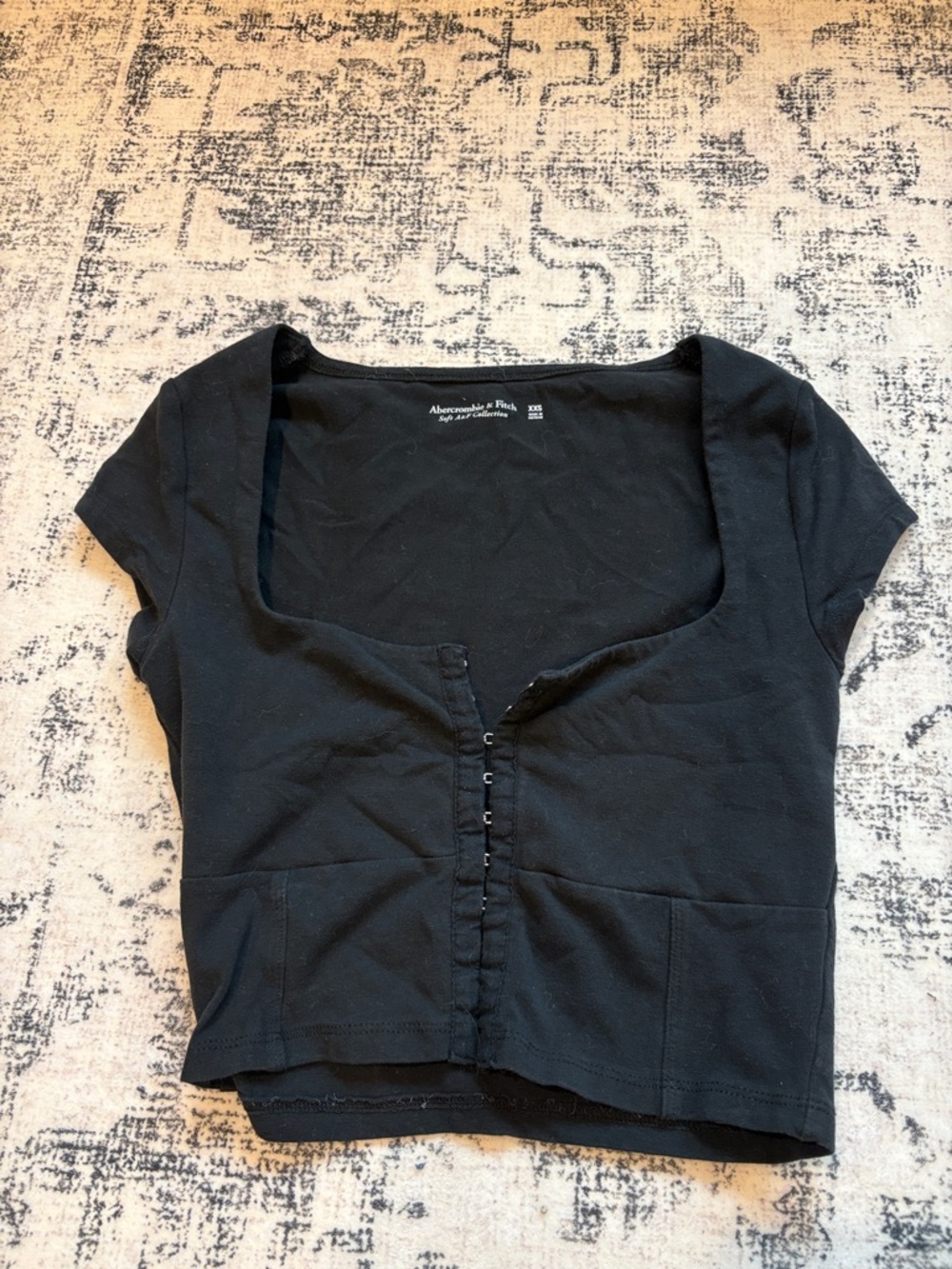 Abercrombie & Fitch Black Hook-and-Eye Cropped Tee